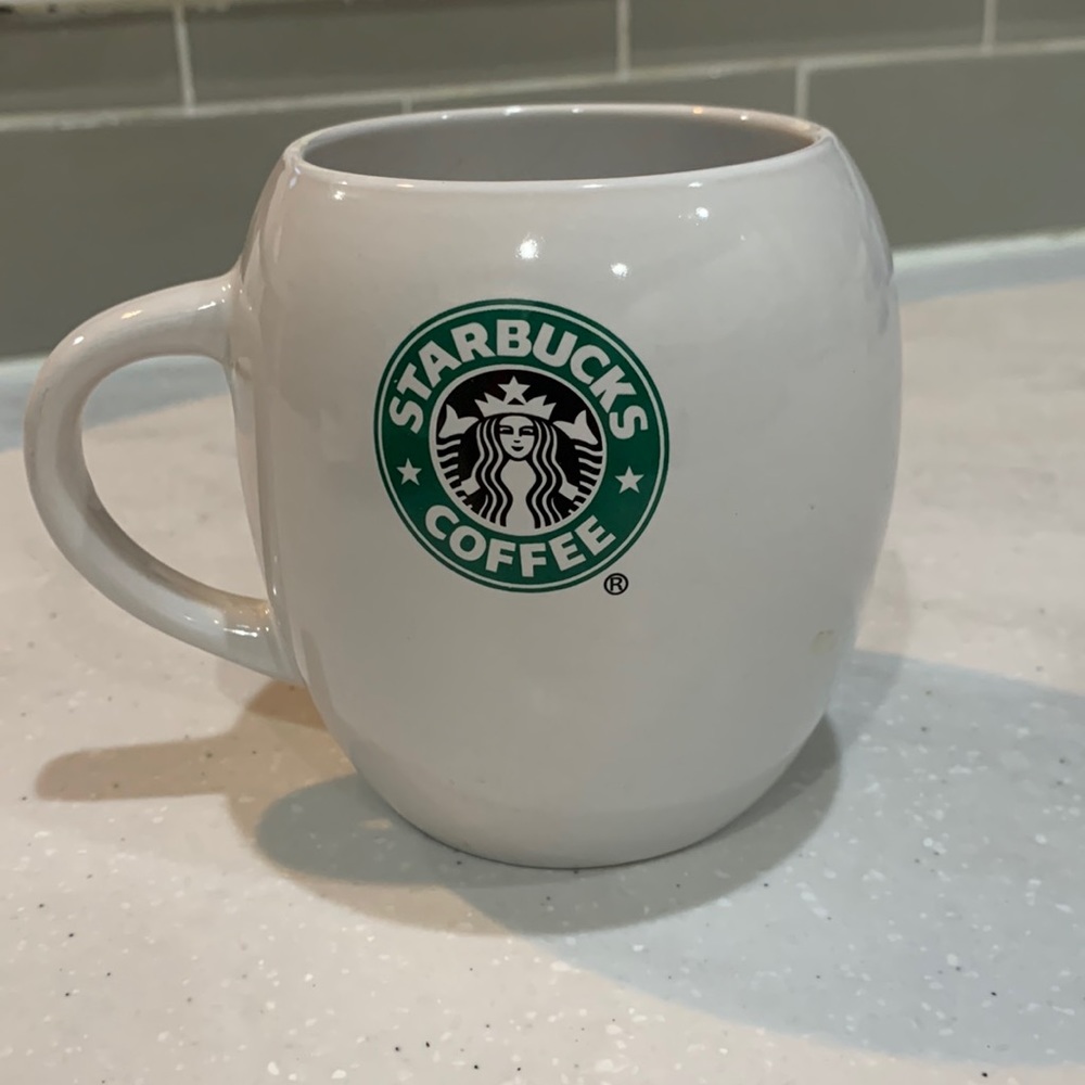 Starbucks white round coffee mug Cup 19.4 oz 2007 Hot Chocolate
